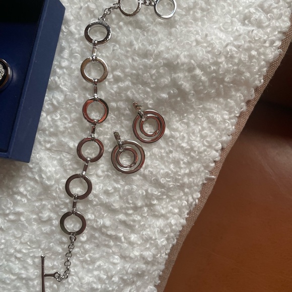 Swarovski circle pendant necklace, bracelet, earring set. - Picture 10 of 16